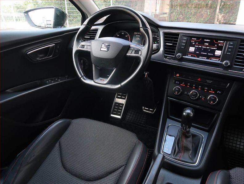 Seat Leon (2015) 2.0 TDI FR, Automat, Navi - fotka 7 z 19