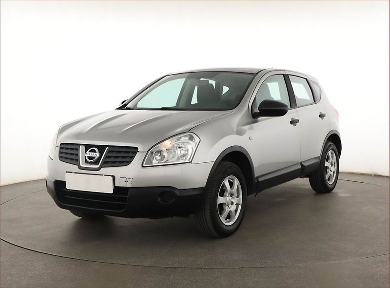 Nissan Qashqai (2010) 1.6 - fotka 2 z 14
