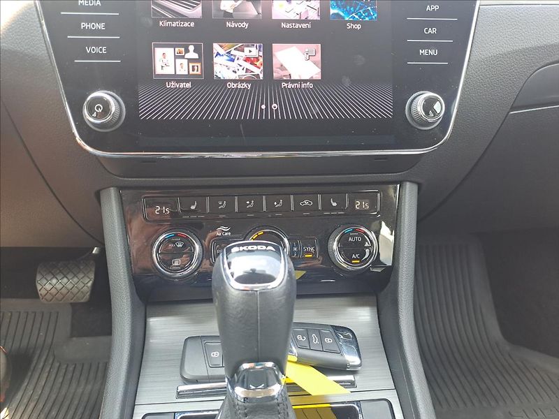 Škoda Superb 2,0 TDI DSG 4x4 1.MAJITEL - fotka 16 z 21