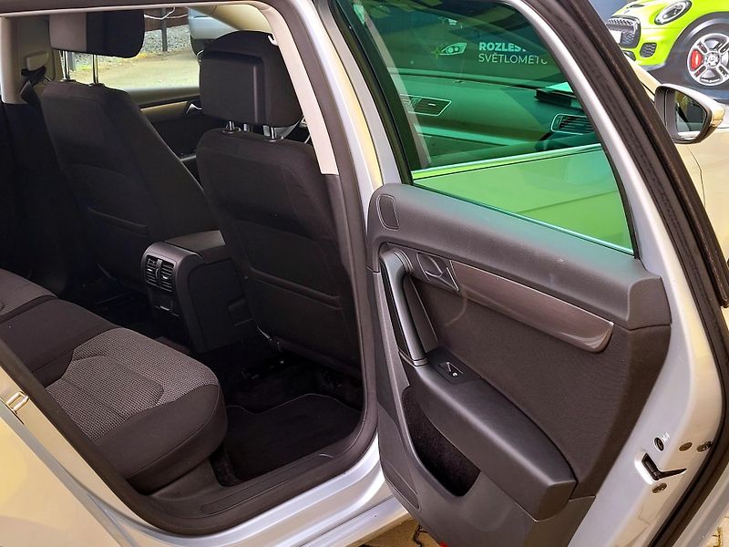 Volkswagen Passat 2,0TDi *SERV.KNIHA* PERFEKTNÍ  - fotka 23 z 48