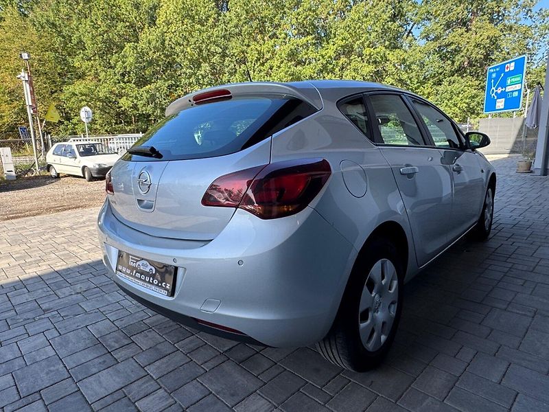 Opel Astra (2010) 1.6 16V Automat - fotka 5 z 36