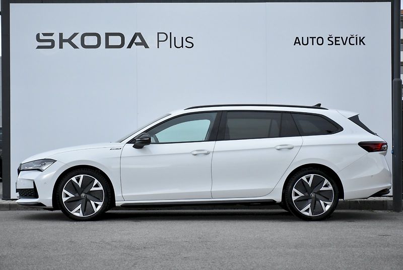 Škoda Superb (2025) Combi Sportline 2,0 TDI 142 kW - fotka 3 z 42