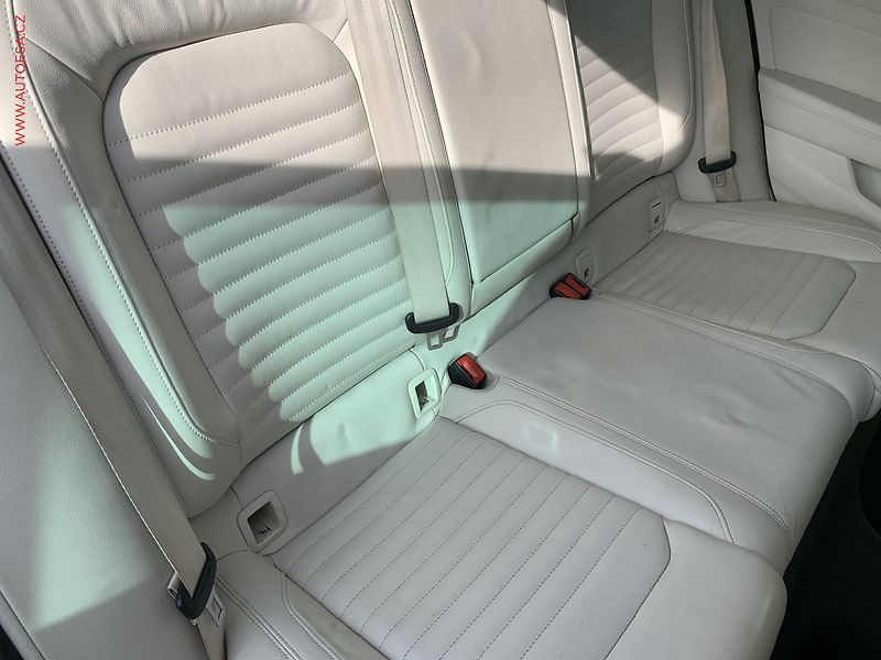 Volkswagen Passat (2015) 2.0 TDi, Highline, LED, navi - fotka 11 z 20