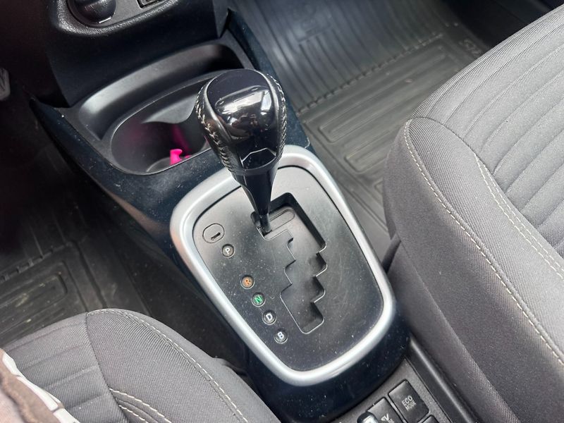 Toyota Yaris (2016) HYBRID 1,5 54 KW STK AUTOMAT - fotka 20 z 36