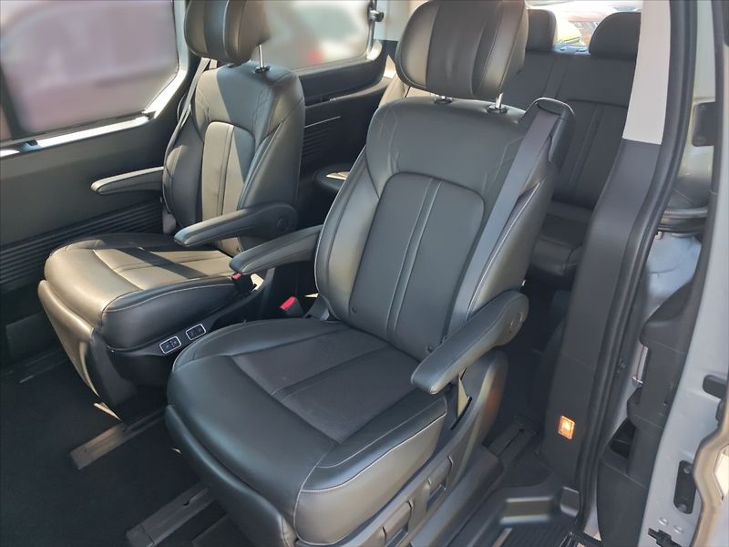 Hyundai Staria 2,2 CRDi Luxury 4x4 AT - fotka 7 z 11