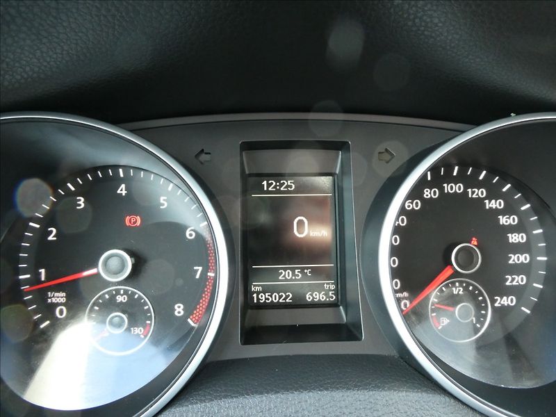 Volkswagen Golf 1,4 TSi 90kW STYLE - fotka 32 z 43