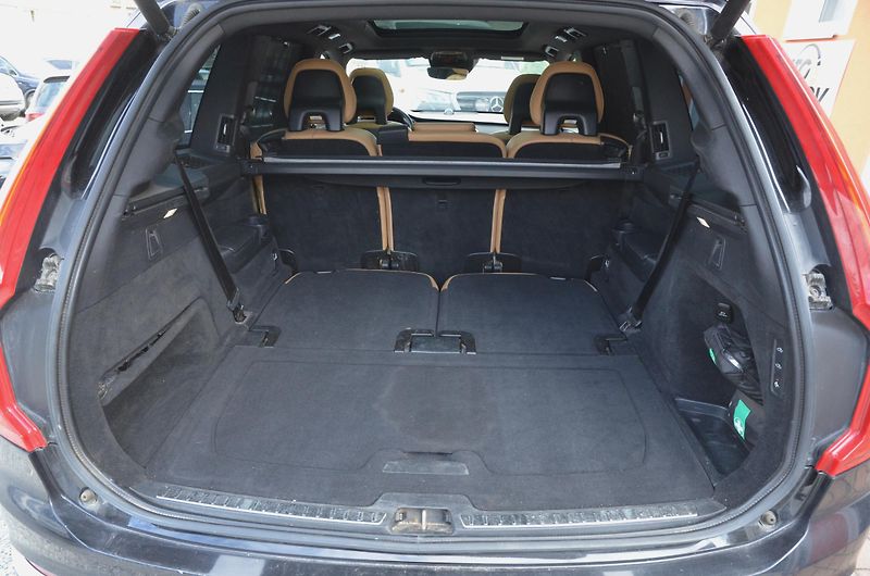 Volvo XC90 (2016) D5 // REZERVOVÁNO // - fotka 38 z 47