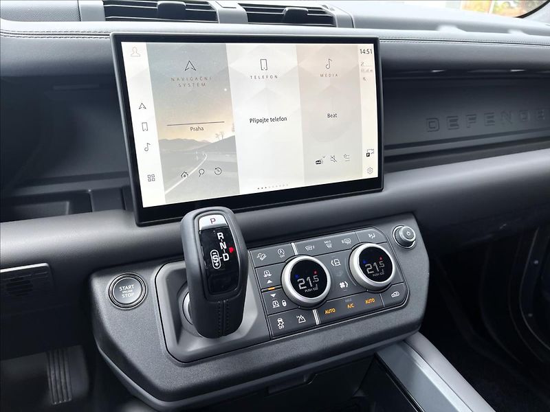 Land Rover Defender 3,0 110 D300 X-DYN HSE / SATIN - fotka 16 z 26