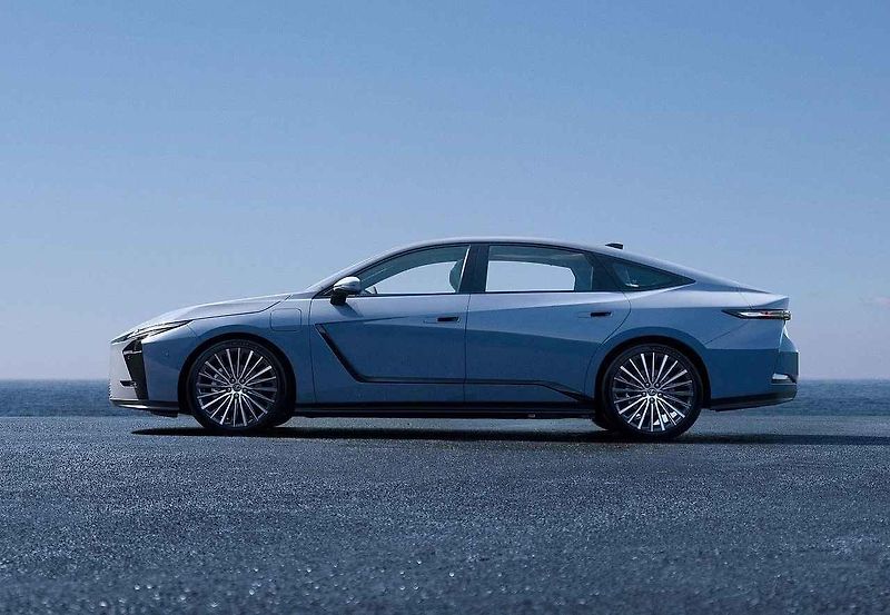 Nový Lexus ES přijde na trh na jaře.