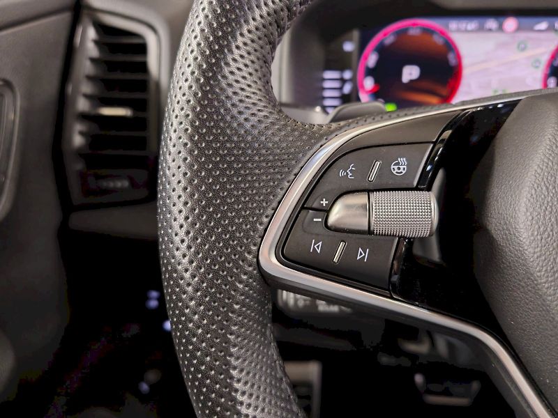 Škoda Karoq (2025) 1.5 TSI 110 kW DSG Sportline - fotka 8 z 32