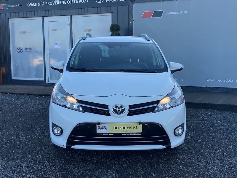 Toyota Verso 1.8i, ČR, Active Trend, tažné - fotka 2 z 32