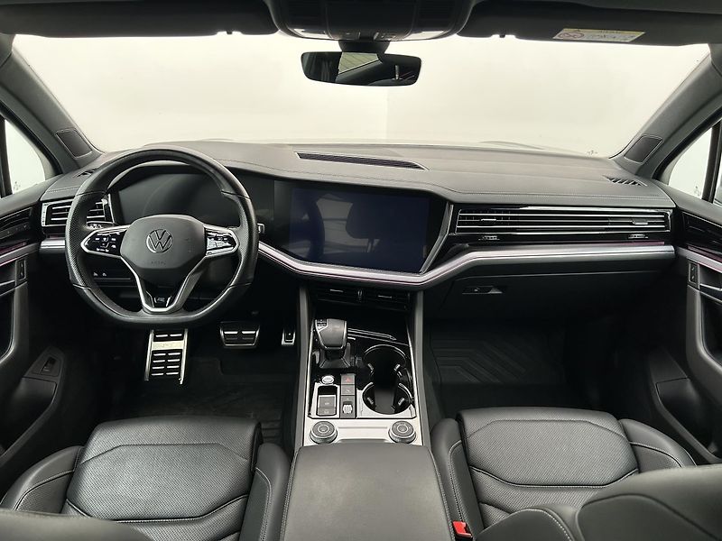 Volkswagen Touareg 3.0 TSI 4x4 R-Line - fotka 5 z 36