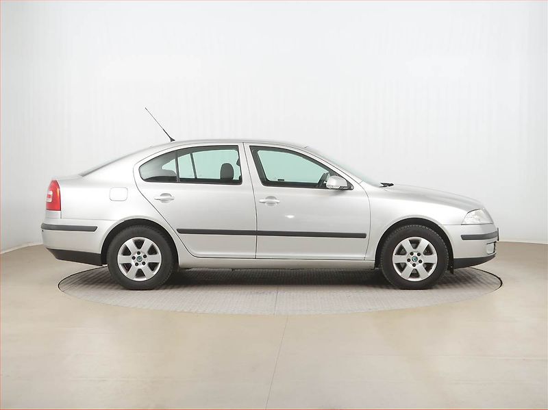 Škoda Octavia (2006) Ambiente 1.6, po STK - fotka 6 z 14