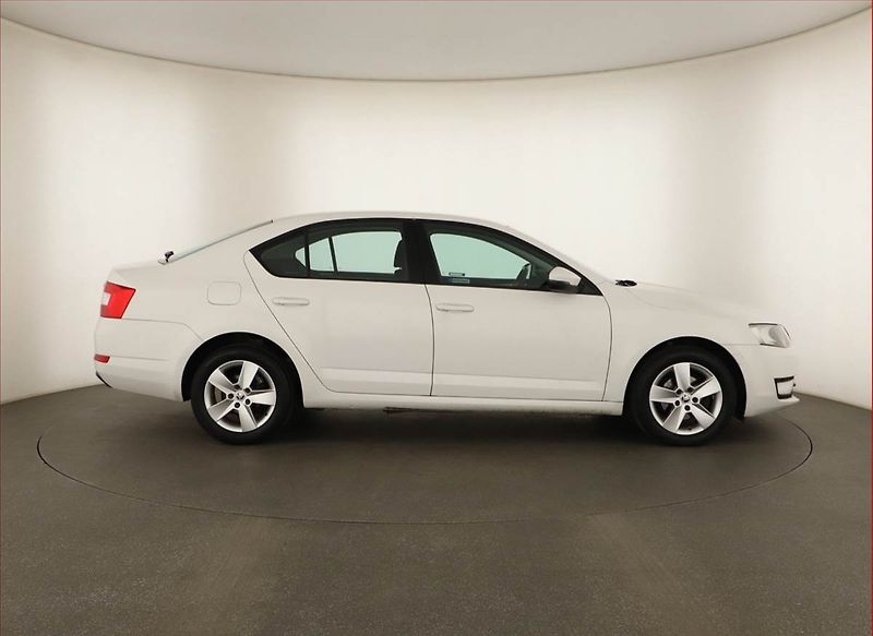 Škoda Octavia (2016) 1.6 TDI, Tempomat - fotka 6 z 13