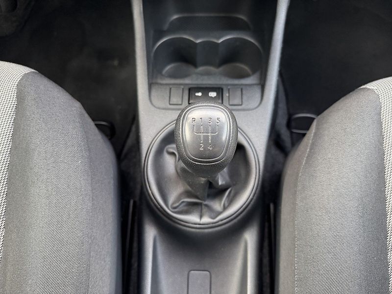 Škoda Fabia (2014) 1.2HTP Active Klima Tažné Z. - fotka 9 z 49