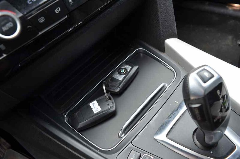 BMW Řada 3 (2016) 320D XDRIVE TOURING AT - fotka 18 z 25
