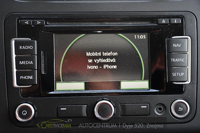 Volkswagen Touran 2.0TDi CROSS NAVI VÝHŘEV - fotka 38 z 48