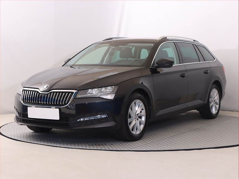Škoda Superb (2023) Style 1.5 TSI - fotka 2 z 24
