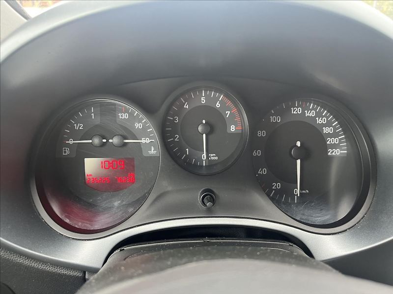 Seat Leon 1,4 MPi 63KW KLIMA ČR - fotka 21 z 30