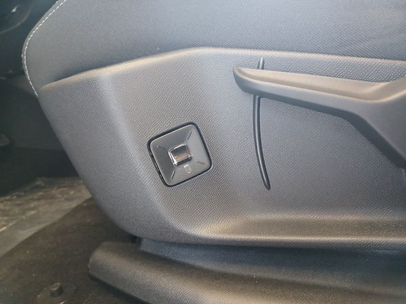 Opel Grandland (2026) Ultimate Hybrid 1,2T 145k AT - fotka 19 z 36