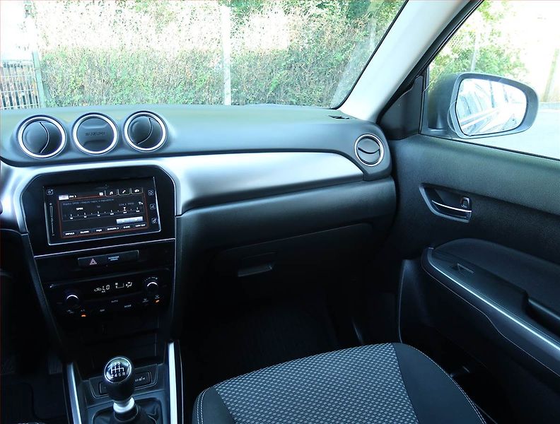 Suzuki Vitara (2023) Premium 1.4 BoosterJet - fotka 8 z 19