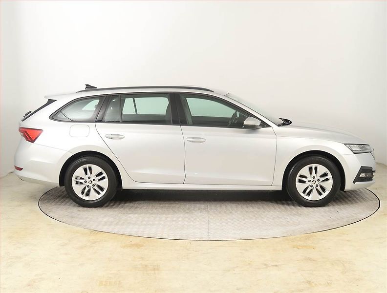 Škoda Octavia (2023) Ambition 2.0 TDI - fotka 6 z 18