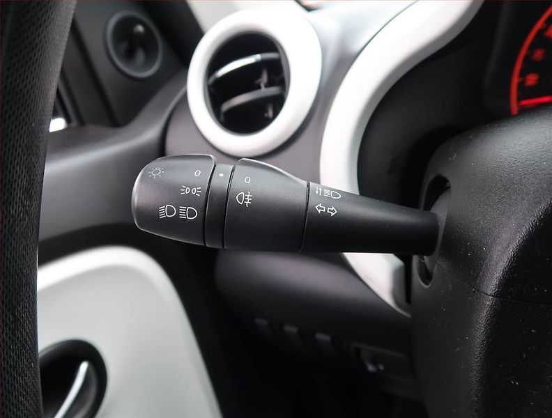 Renault Twingo (2015) 1.0 SCe, Tempomat - fotka 15 z 18