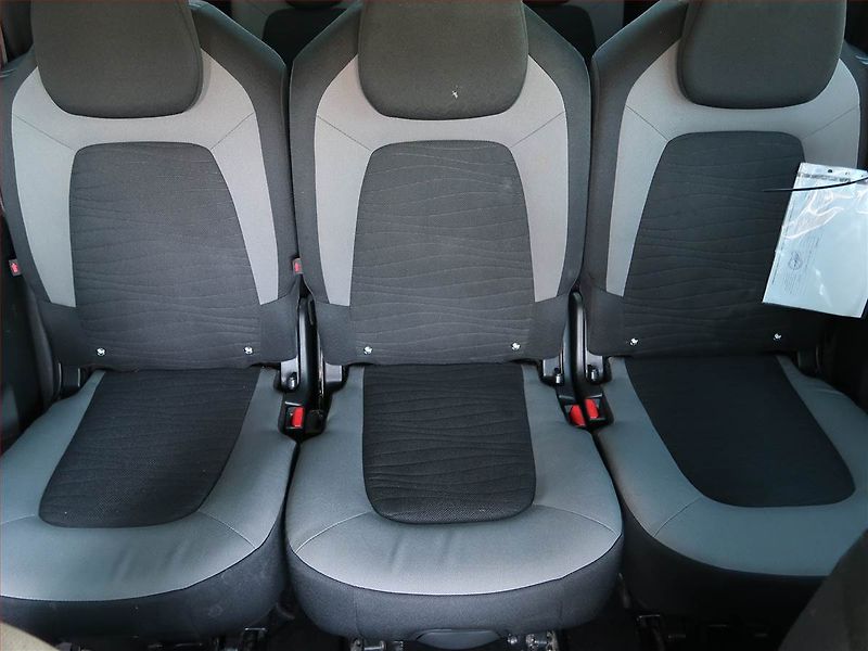 Citroën C4 Picasso (2015) 1.6 HDi, 7 míst, Navi - fotka 10 z 22