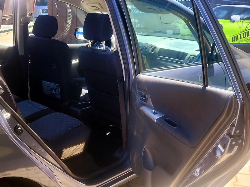 Toyota Corolla Verso 2,0 D-4d AUT.KLIMATIZACE - fotka 23 z 43
