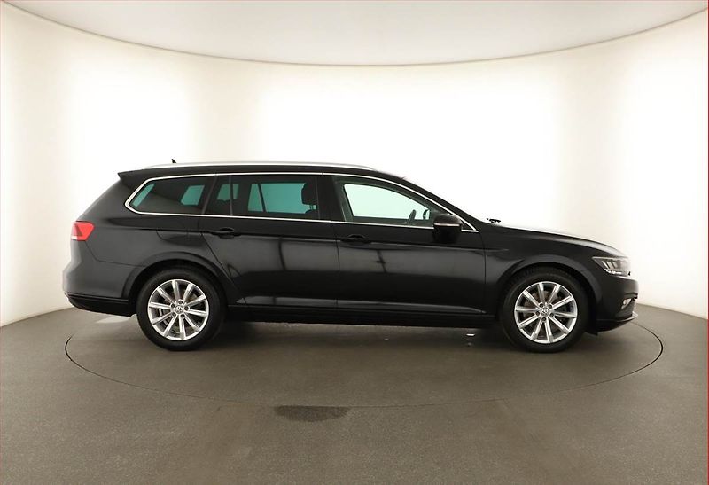 Volkswagen Passat (2019) Comfortline 1.6 TDI, Automat - fotka 6 z 15