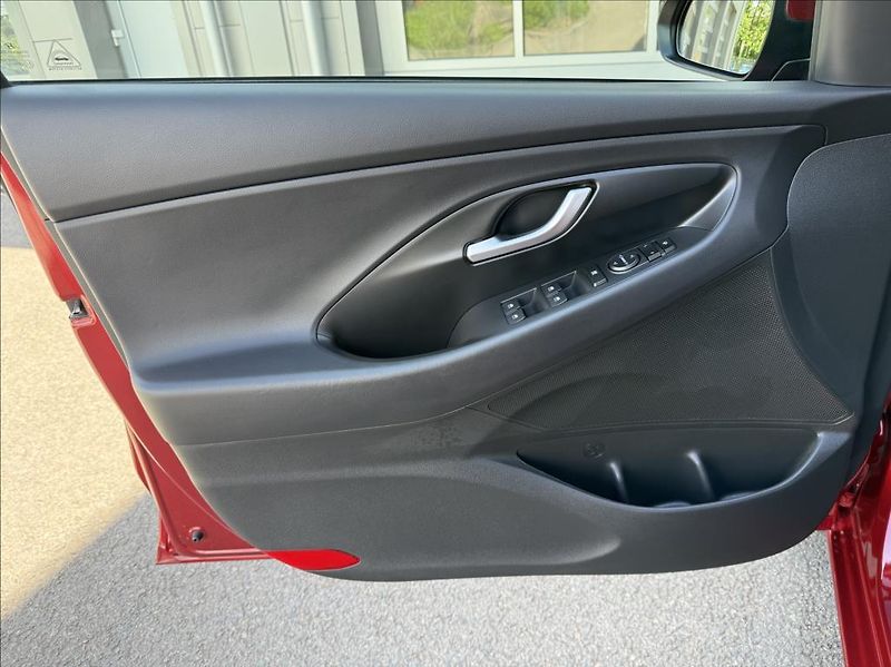 Hyundai i30 1,5 T DCT  WG FL Family Climat - fotka 9 z 25