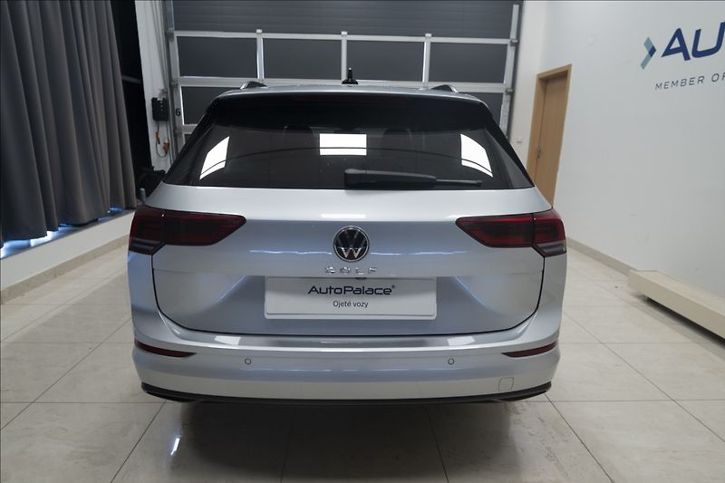 Volkswagen Golf 1,5 TSI KEYLESS KAMERA VÝHŘEV - fotka 5 z 42