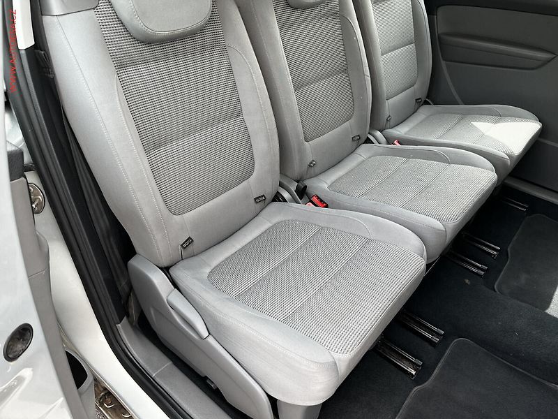 Volkswagen Sharan (2011) 2.0 TDi, Comfortline - fotka 11 z 23