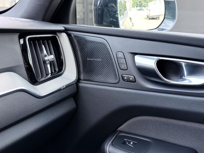 Volvo XC60 T8 AWD RECH.+sada zimních kol  - fotka 27 z 51