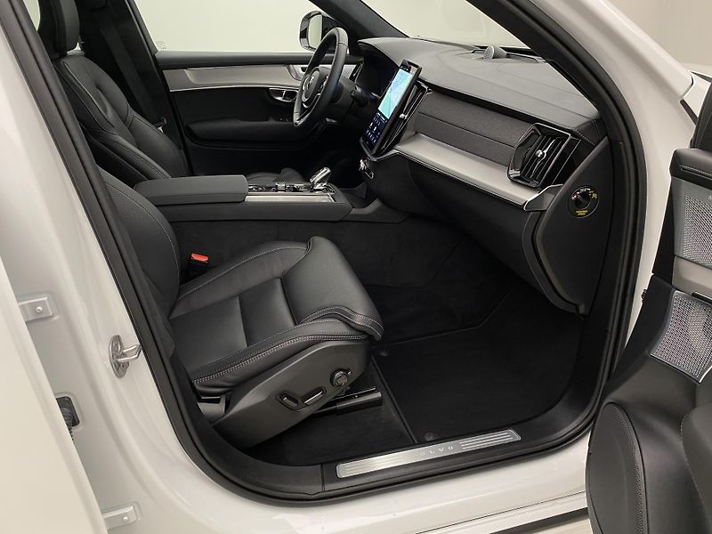 Volvo XC90 T8 RECHARGE BLACK EDITION 7m - fotka 24 z 72