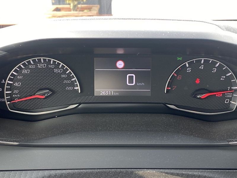 Peugeot 2008 1.2iT, ČR-1m, manual, 2x kola - fotka 11 z 17