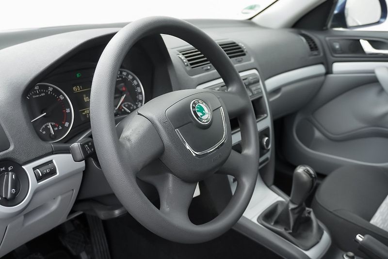 Škoda Octavia 1.4 MPI AMBIENTE - fotka 16 z 26
