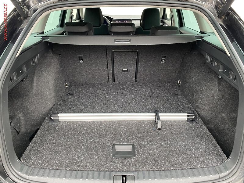 Škoda Octavia (2023) 2.0 TSi 4X4, ČR, Style, DSG - fotka 7 z 18