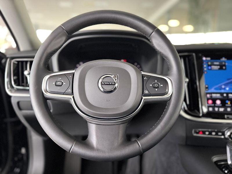 Volvo V60 T6 AWD*Recharge*KeyLess*Tažné - fotka 10 z 39