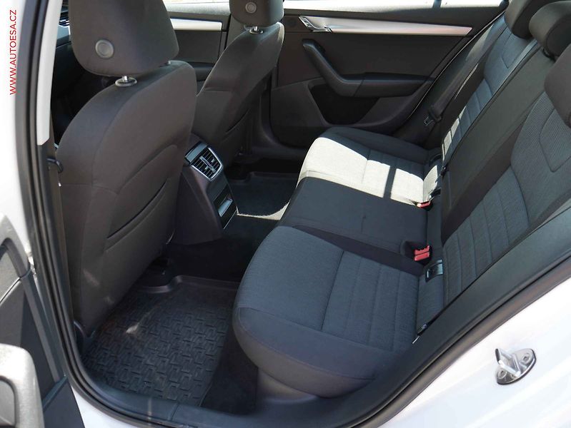 Škoda Octavia (2014) 1.4 G-TEC, ČR, Elegance - fotka 10 z 19
