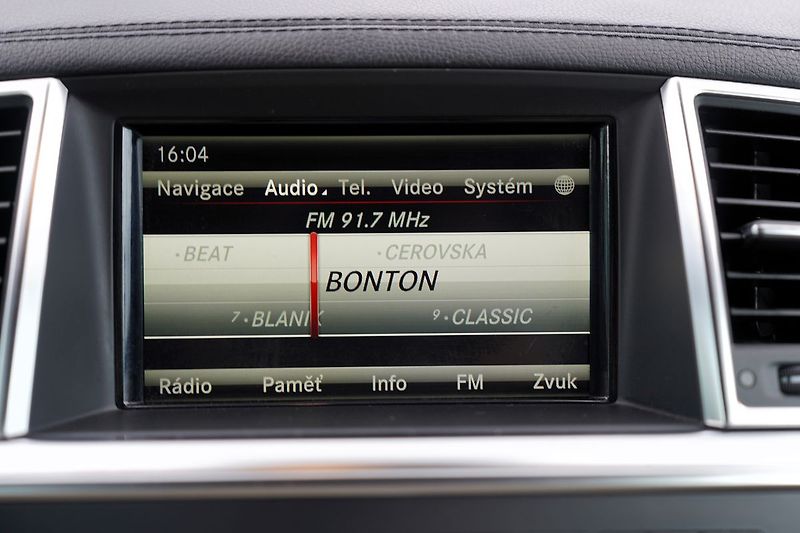 Mercedes-Benz Třídy M ML 350i AMG 4Matic/Motor klepe - fotka 27 z 29