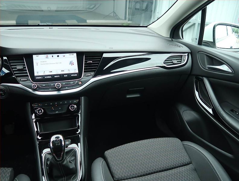 Opel Astra (2019) 1.6 CDTI, Navi, Tempomat - fotka 8 z 16