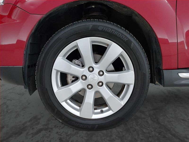 Mitsubishi Outlander (2011) 2.2 DI-D, 4X4, 7 míst - fotka 13 z 21