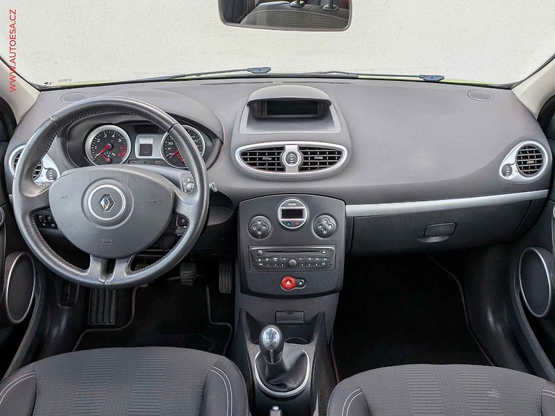 Renault Clio (2009) 1.2i, AAC - fotka 8 z 15
