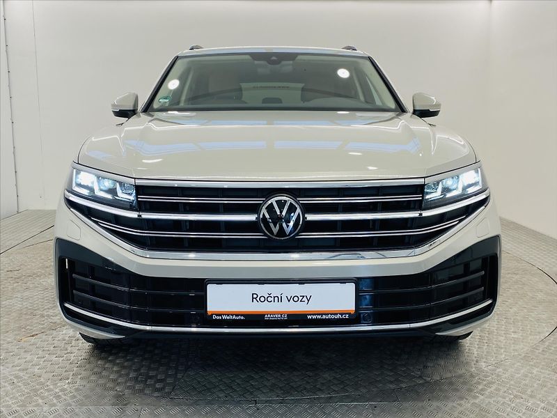 Volkswagen Touareg 3,0 Elegance nez. topení - fotka 4 z 26