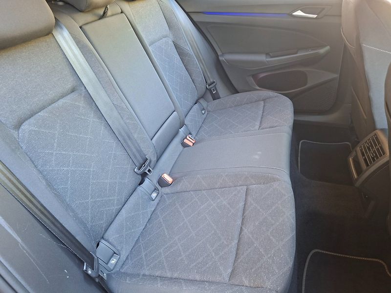 Volkswagen Golf (2021) 2.0TDI 85kW DSG -TAŽ.ZAŘ.-DPH - fotka 26 z 38