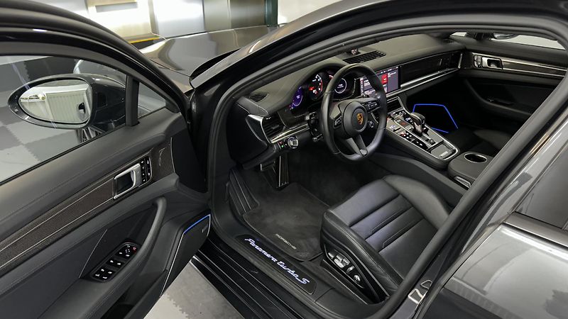 Porsche Panamera TURBO S / ZÁRUKA / TOP STAV - fotka 31 z 50