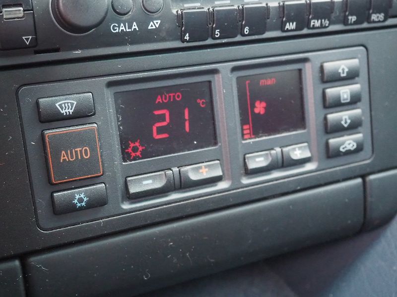 Audi A6 (1996) 1.9 TDi - fotka 26 z 34