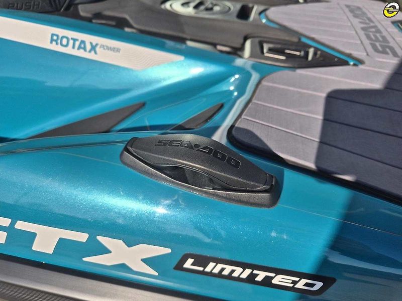Sea Doo (2026) GTX LTD 3-up 325hp iDF Audio M - fotka 14 z 20