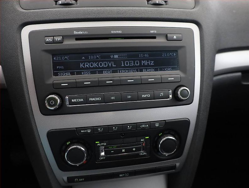 Škoda Octavia (2011) Elegance 1.6 TDI, Automat - fotka 10 z 16